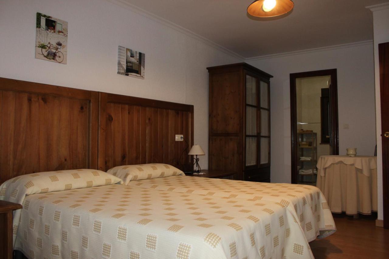 Hostal Monte Rio Hotel Trescares ภายนอก รูปภาพ